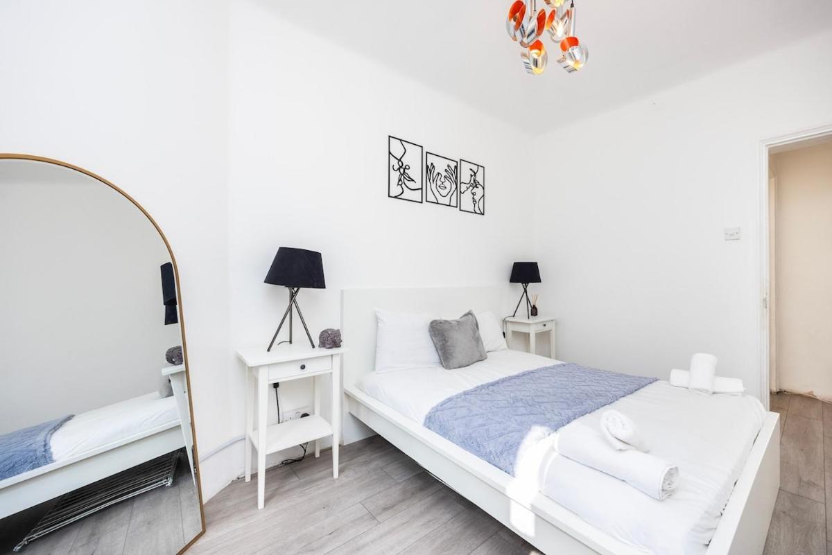 Classy 2 Bedroom Near Old Street Station Londra